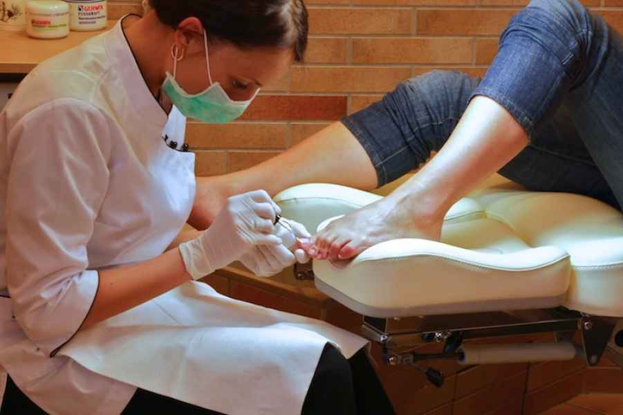 Pedicure w Salonie Kosmetycznym Azyl